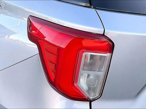 Used 2022 Ford Explorer XLT w/ Equipment Group 202A image 30