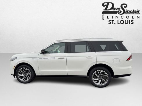 New 2025 Lincoln Navigator Reserve image 8