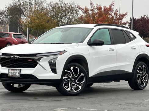 Used 2025 Chevrolet Trax RS w/ Driver Confidence Package image 8