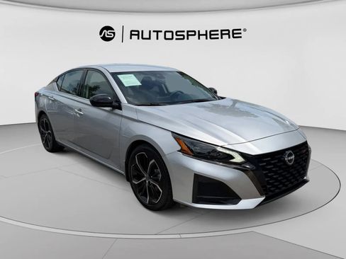 Used 2023 Nissan Altima 2.5 SR FWD image 11
