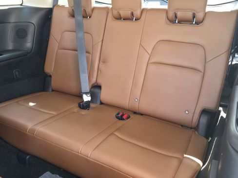 Used 2023 Nissan Pathfinder Platinum FWD image 21