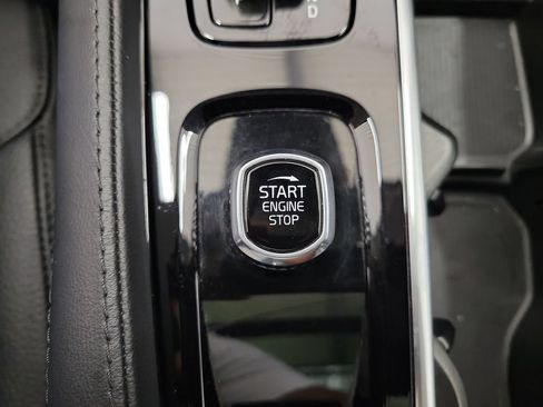 Used 2025 Volvo XC90 B6 Ultra AWD/4WD image 33