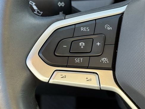 Used 2025 Volkswagen Jetta SE image 24