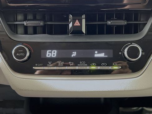 Used 2020 Toyota Corolla LE image 25