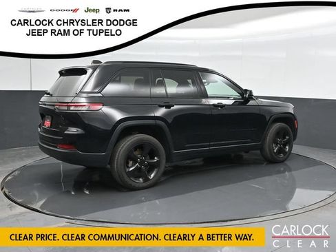 Used 2023 Jeep Grand Cherokee Altitude AWD/4WD image 3