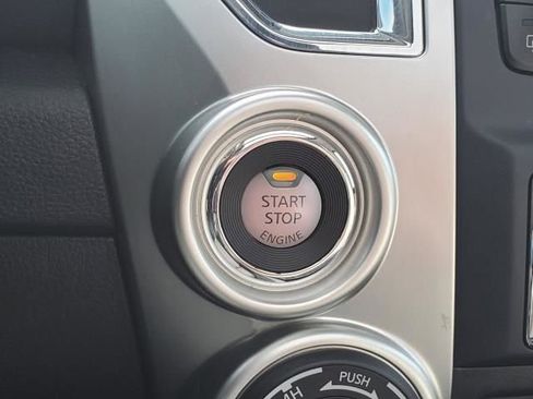 Used 2020 Nissan Titan SL w/ Moonroof Package image 32