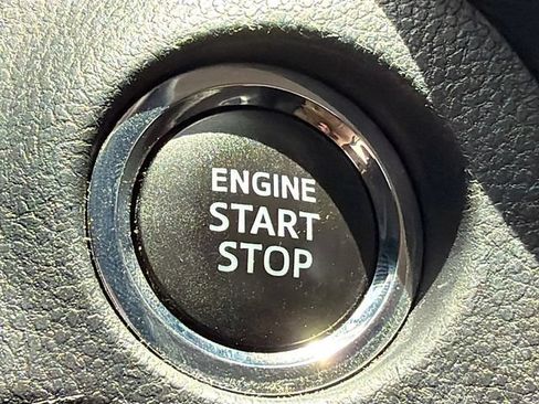 Used 2021 Toyota RAV4 XLE FWD image 33