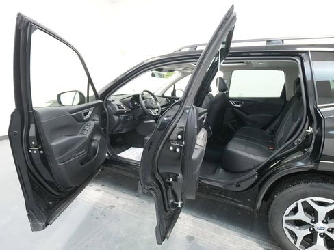 Used 2023 Subaru Forester Premium image 22