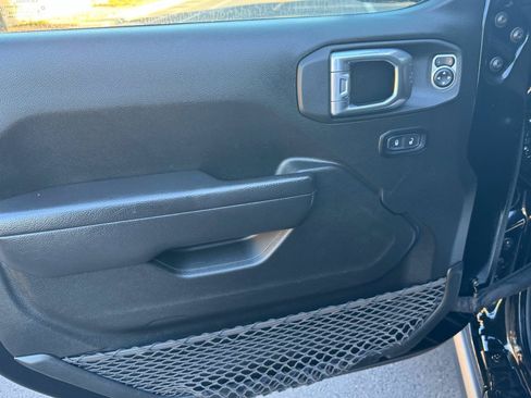 Used 2022 Jeep Gladiator Rubicon AWD/4WD image 13
