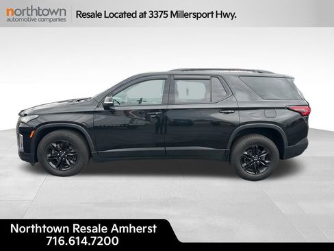 Used 2022 Chevrolet Traverse LT w/ Midnight/Sport Edition image 3