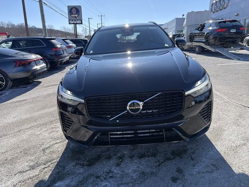 Certified 2025 Volvo XC60 B5 Core AWD/4WD image 2