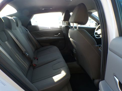 Certified 2025 Hyundai Elantra Sport FWD image 18