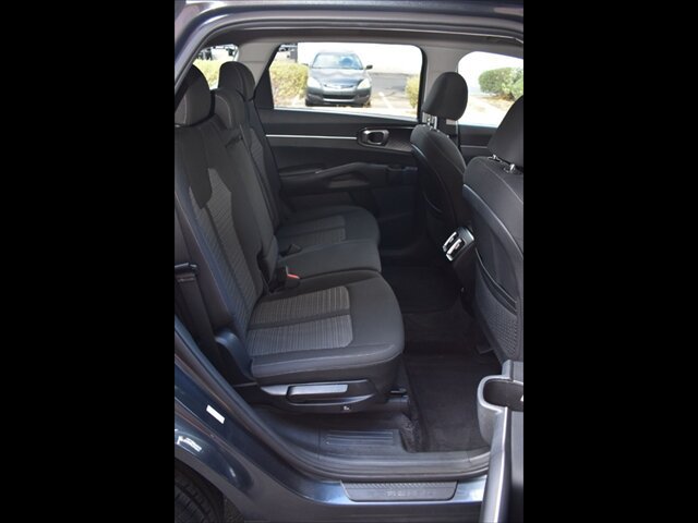 Used 2022 Kia Sorento LX AWD/4WD image 25