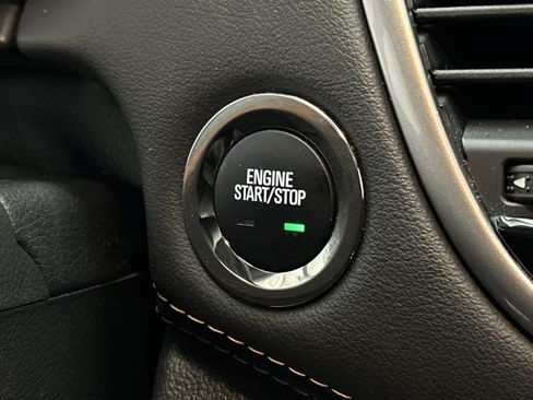 Used 2022 Chevrolet Trax LT w/ LT Convenience Package image 26