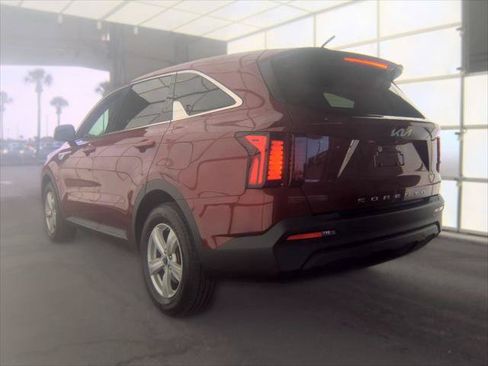 Used 2022 Kia Sorento LX FWD image 8