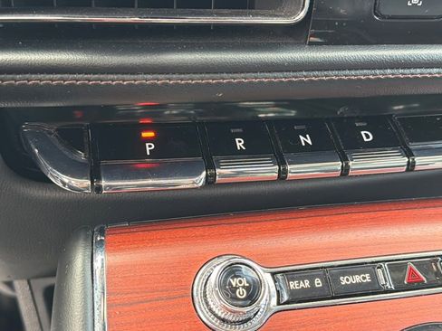 Used 2023 Lincoln Aviator Reserve AWD/4WD image 27