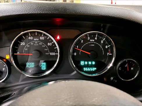 Used 2015 Jeep Wrangler Unlimited Sahara w/ Connectivity Group image 23