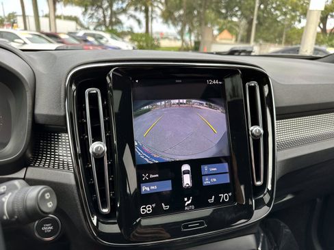 Used 2022 Volvo XC40 T5 R-Design image 26