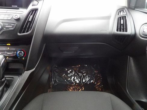 Used 2017 Ford Focus SE w/ Cold Weather Package image 12