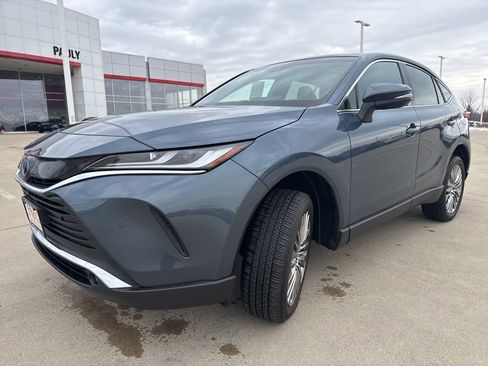 Certified 2023 Toyota Venza Limited image 6