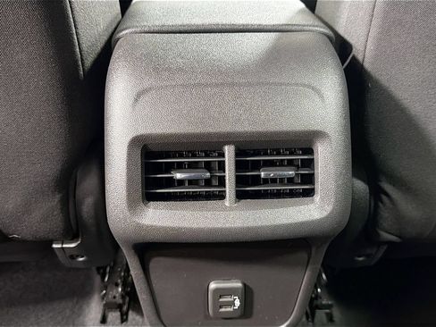 Used 2024 Chevrolet Equinox LT FWD image 20