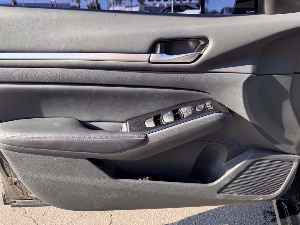 Used 2024 Nissan Altima 2.5 SR w/ SR Premium Package FWD image 16