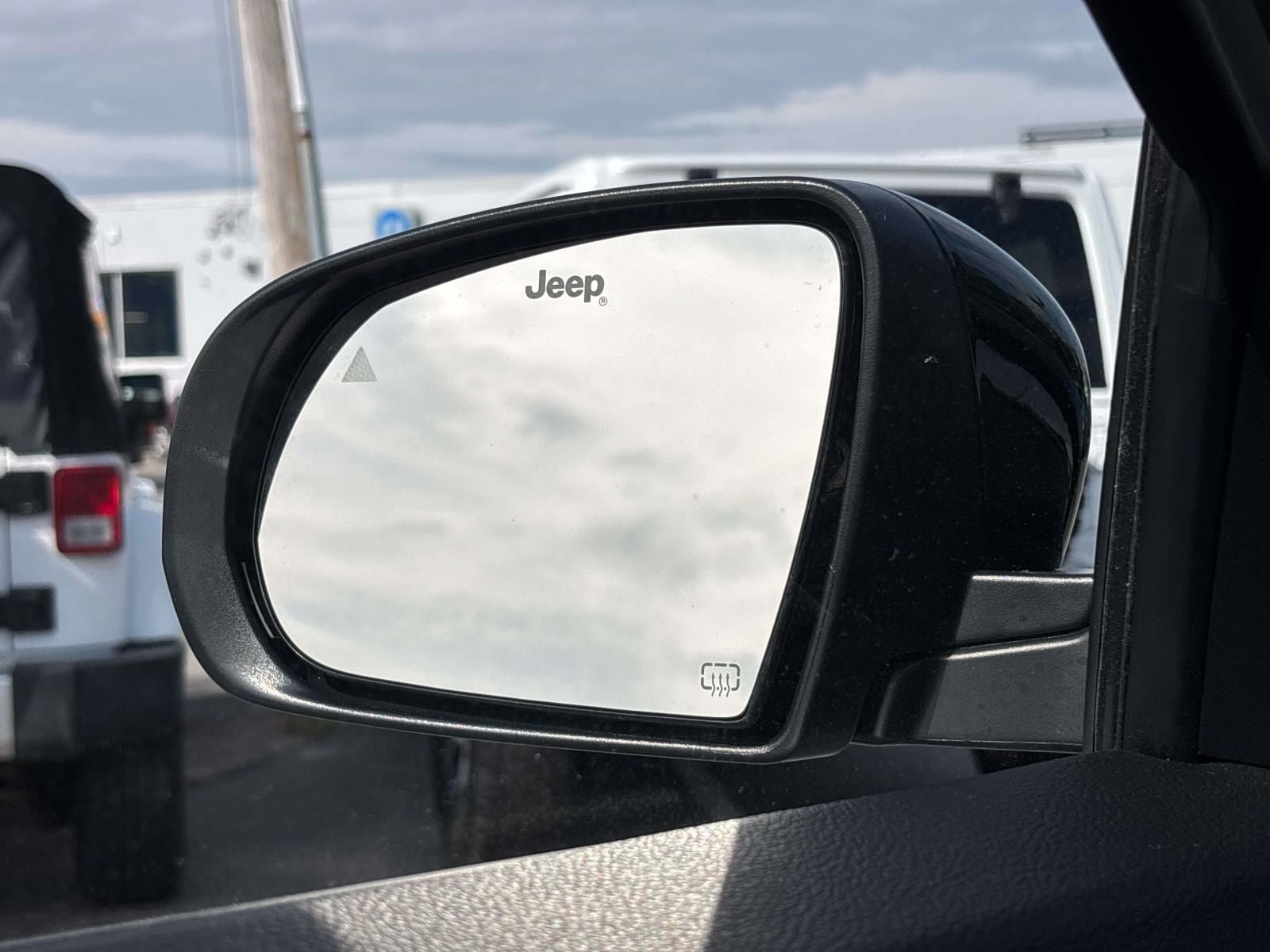 Certified 2025 Jeep Compass Limited AWD/4WD image 30