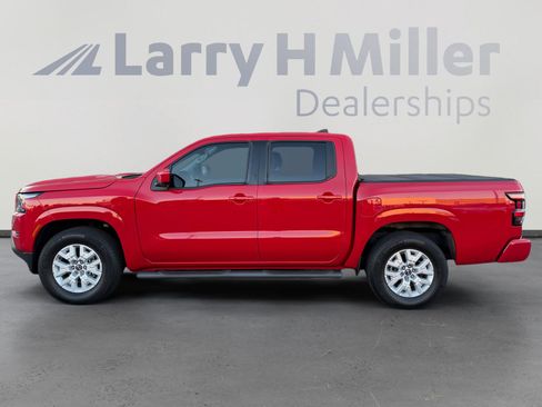 Used 2022 Nissan Frontier SV image 2