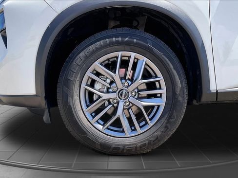 Used 2024 Nissan Rogue S AWD/4WD image 37