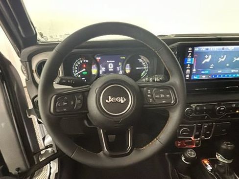 Used 2024 Jeep Wrangler Unlimited AWD/4WD image 14