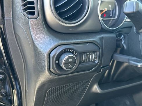 Used 2022 Jeep Gladiator Sport image 15