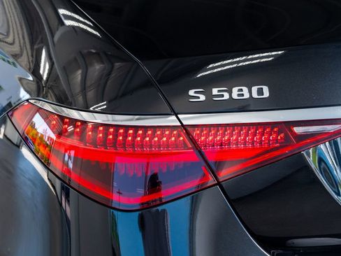 Used 2023 Mercedes-Benz S 580 4MATIC Sedan w/ Warmth & Comfort Package image 23