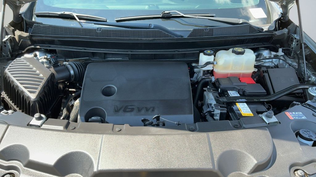 Used 2023 Chevrolet Traverse LT FWD image 24
