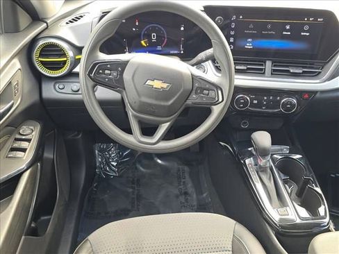 Certified 2025 Chevrolet Trax LT image 21