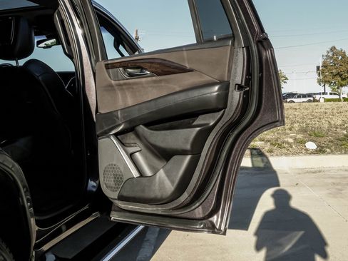 Used 2016 Cadillac Escalade Platinum image 47