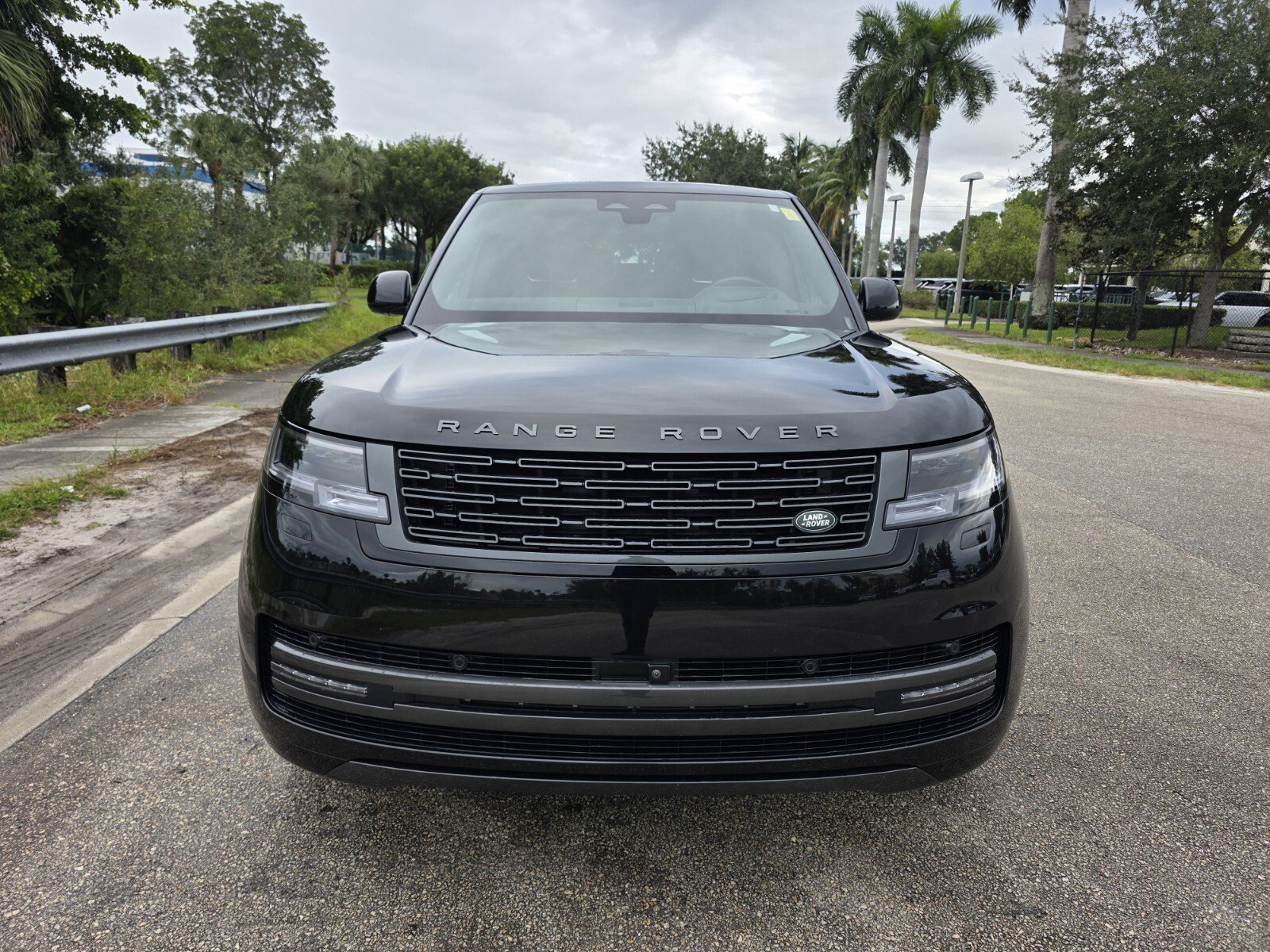 Used 2025 Land Rover Range Rover Long Wheelbase SE AWD/4WD image 8