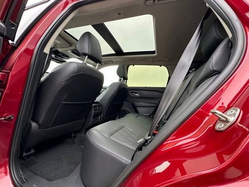 Used 2024 Nissan Rogue Platinum w/ Platinum Premium Package AWD/4WD image 14