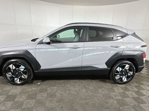 Used 2025 Hyundai Kona SEL FWD image 6