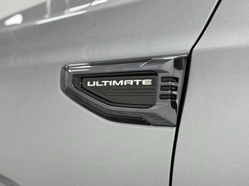 Used 2025 GMC Yukon XL Denali Ultimate AWD/4WD image 12