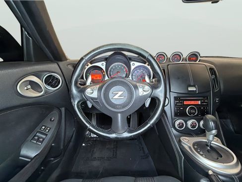 Used 2014 Nissan 370Z Coupe RWD image 16
