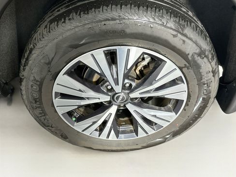Used 2023 Nissan Rogue SV FWD image 11