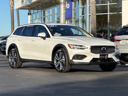 Certified 2025 Volvo V60 B5 Cross Country Plus image 7