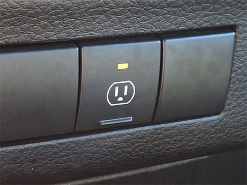 Used 2017 Jeep Wrangler Unlimited Sahara w/ Connectivity Group image 31
