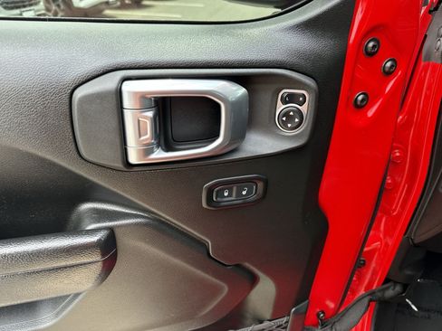 Used 2024 Jeep Wrangler Unlimited Rubicon AWD/4WD image 23