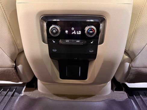 Used 2026 GMC Yukon Denali w/ Sun & Power Step Package AWD/4WD image 37