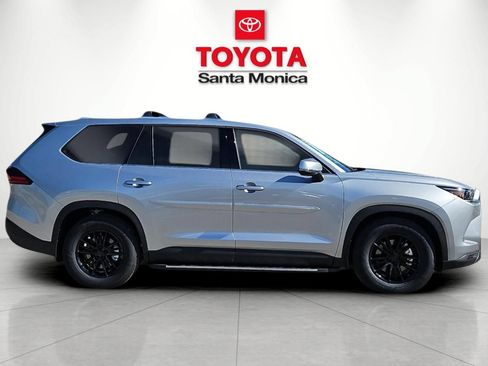 New 2026 Toyota Grand Highlander FWD image 2