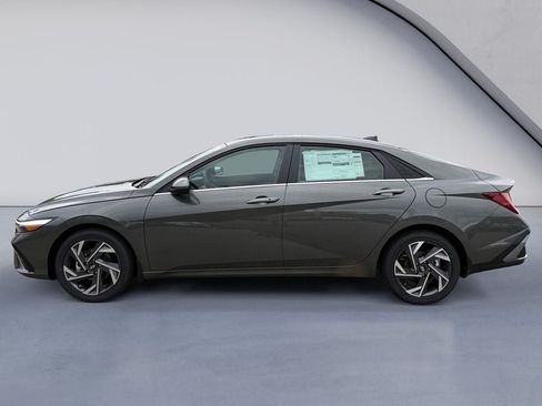 New 2026 Hyundai Elantra Limited FWD image 2