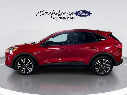 Used 2022 Ford Escape SE w/ SE Sport Appearance Package image 5