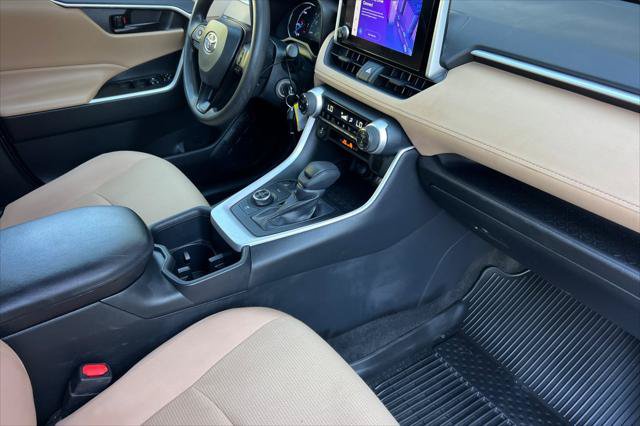 Certified 2023 Toyota RAV4 LE AWD/4WD image 17