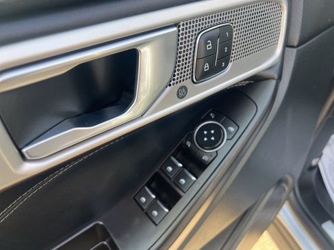 Used 2020 Ford Explorer Limited w/ Hybrid Equipment Group 310A image 11